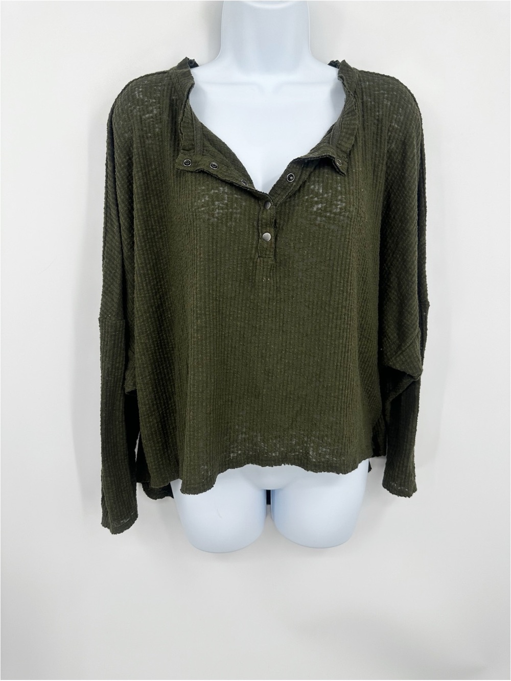 Urban Outfitters Green V Neck Long Sleeve Shirt Size Medium Boho Henley